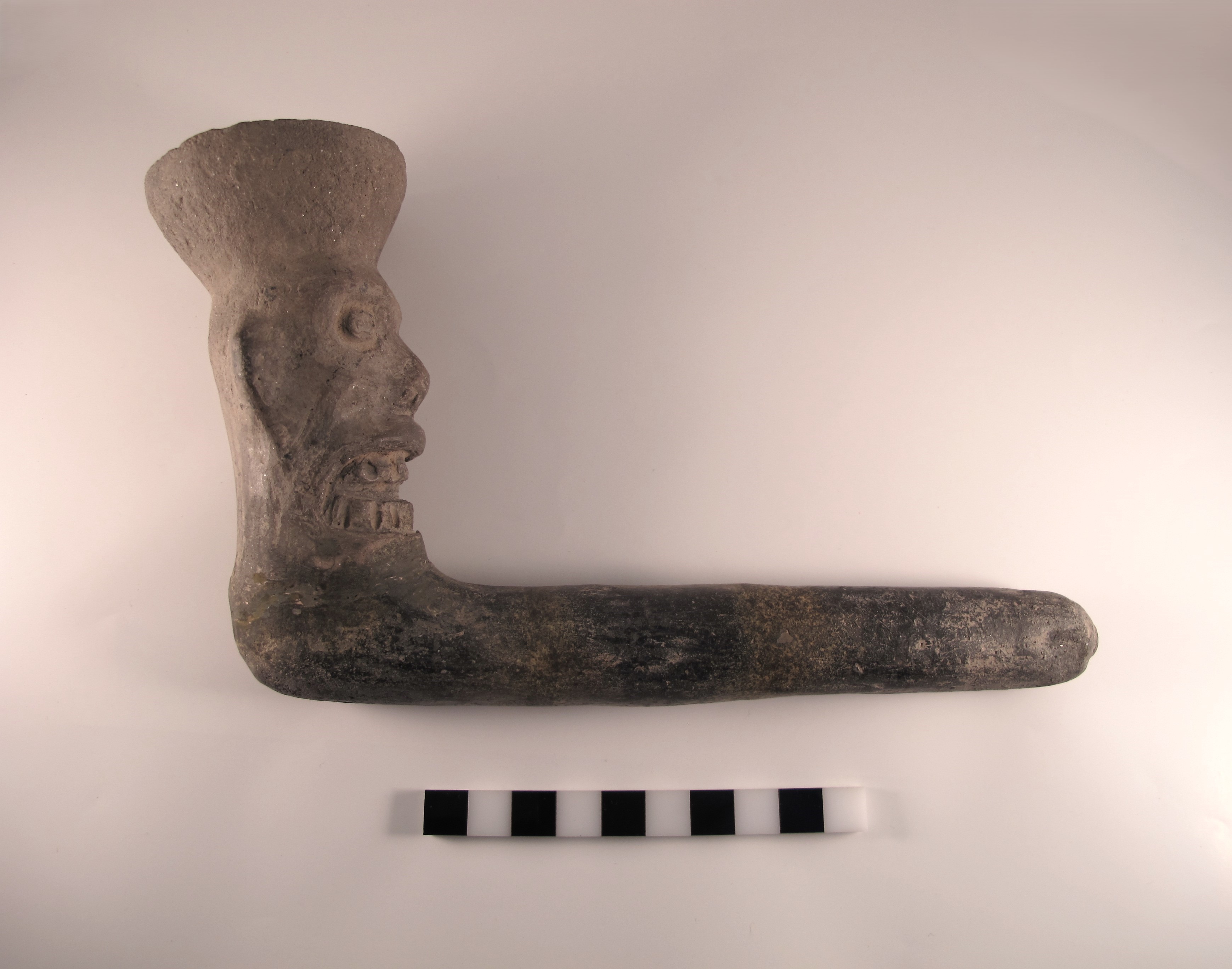 Pipa acodada (400 a.C - 700 d.C)